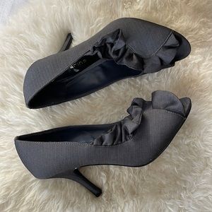 🍀3/50 ANN MARINO Grey Pumps (6.5)